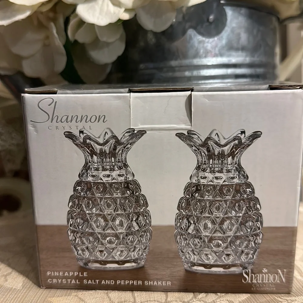 SHANNON CRYSTAL PINEAPPLE SALT & PEPPER SHAKER NWT IN BOX UNUSED - Picture 1 of 8